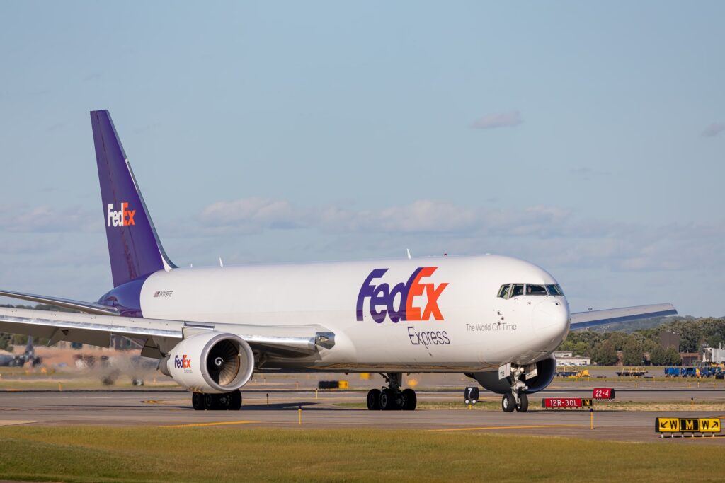 FedEx planes